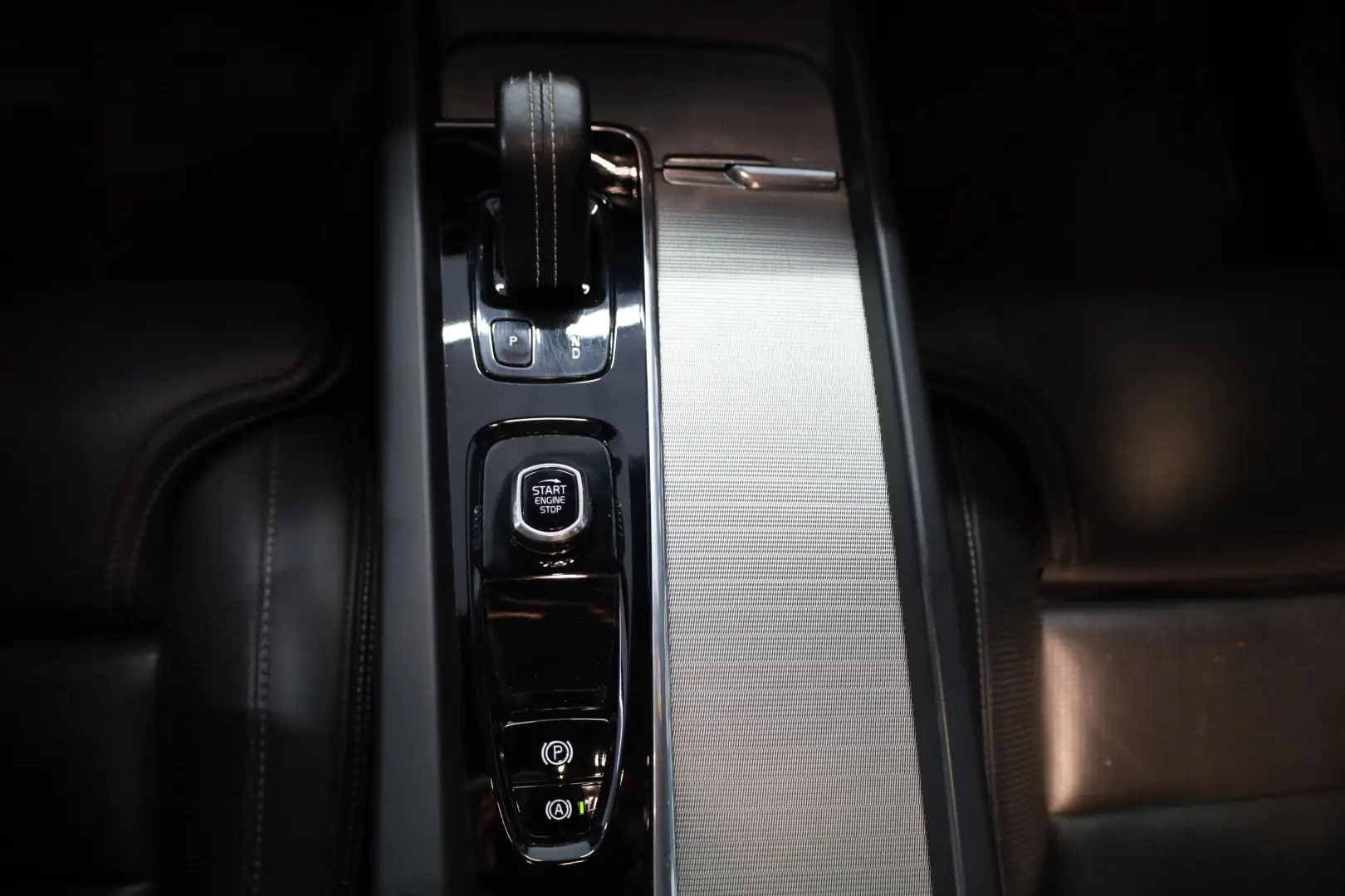 Volvo XC 60 Recharge T6 Twin Engine AWD R-Design