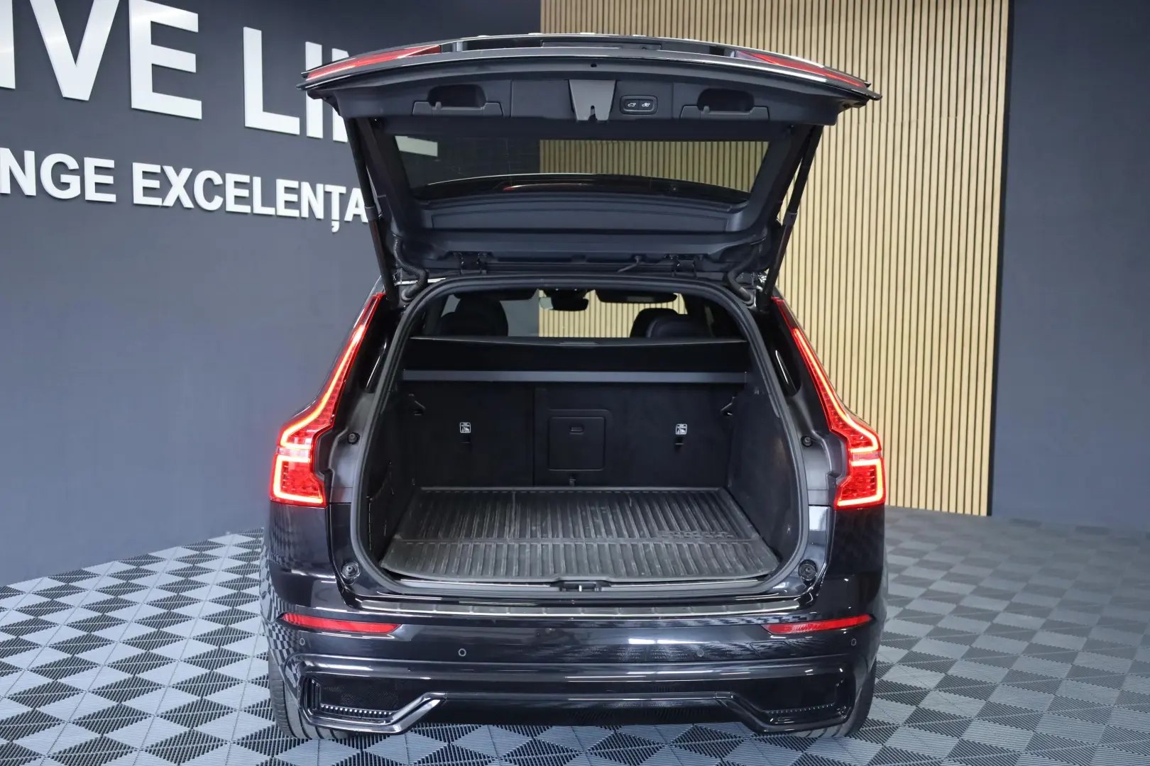 Volvo XC 60 Recharge T6 Twin Engine AWD R-Design