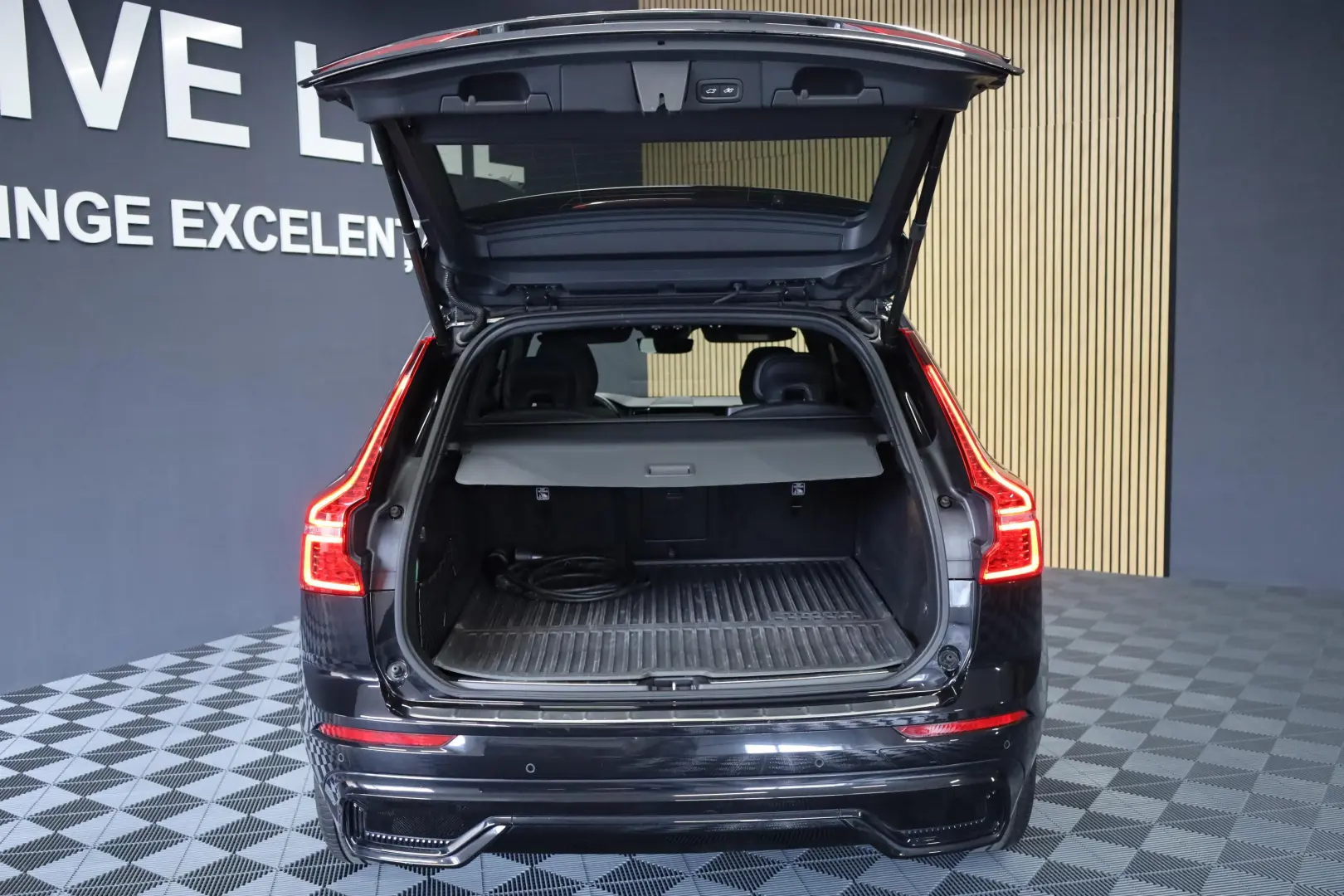 Volvo XC 60 Recharge T6 Twin Engine AWD R-Design