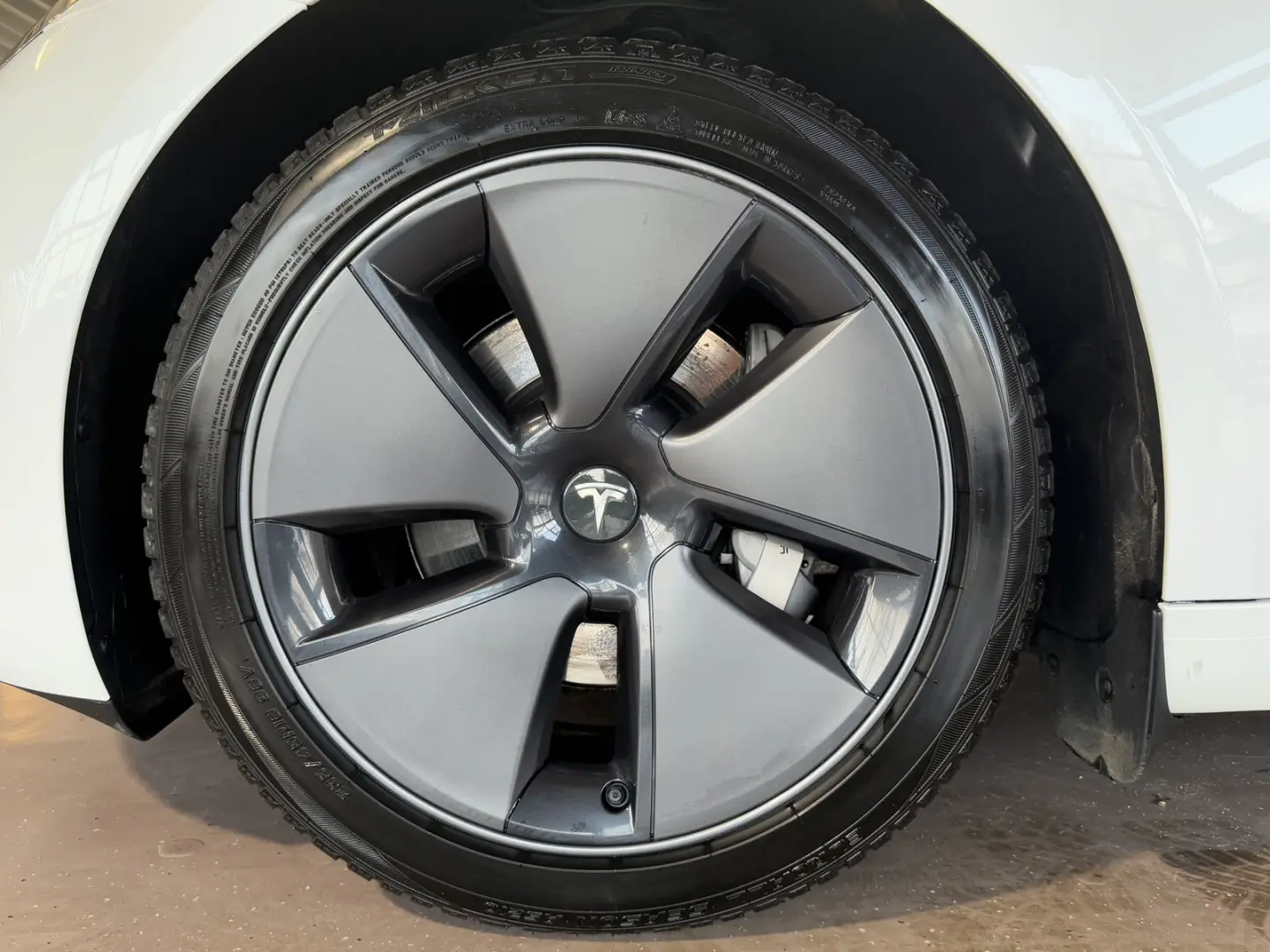 Tesla Model 3 RWD