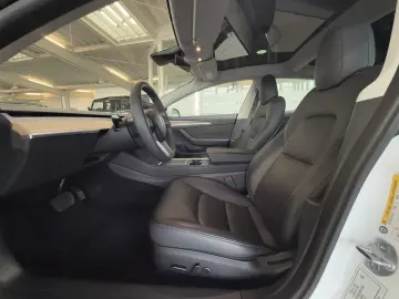 Tesla Model 3 RWD