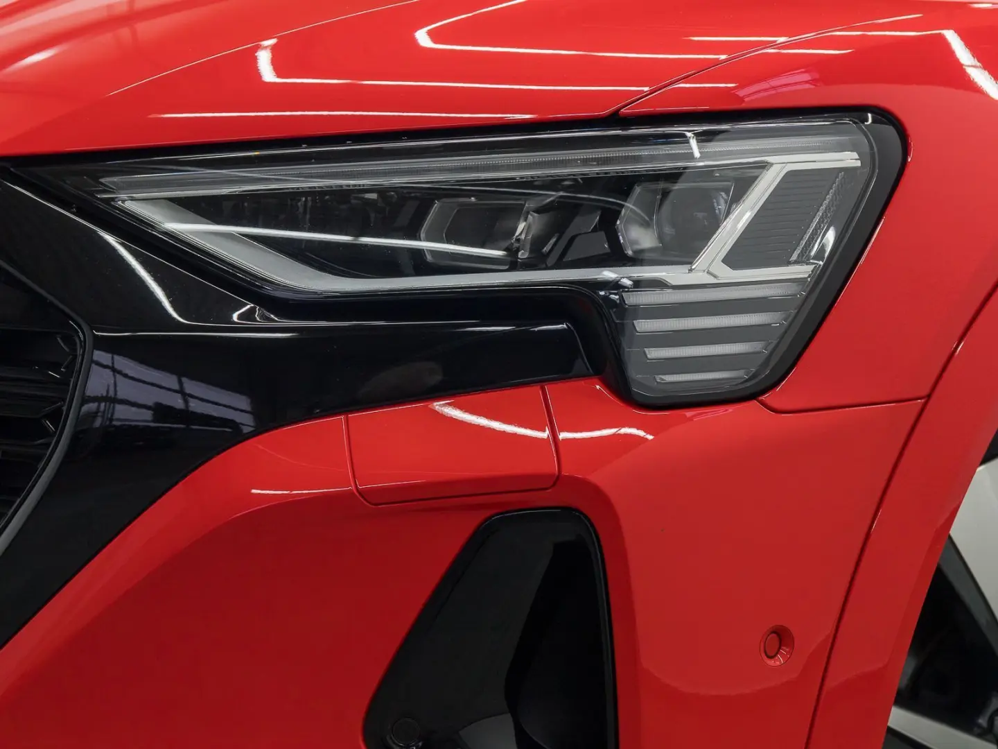 Q8 Sportback e-tron 55 Q ADVANCED UPE115 LM20 LE