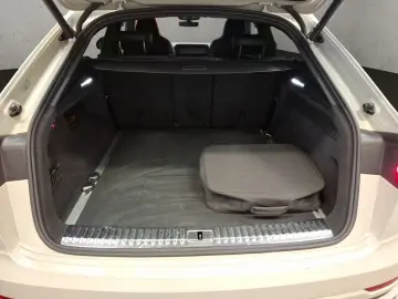 Q8 SUV TFSI e 55 e quattro 280(381) kW(PS) tiptr