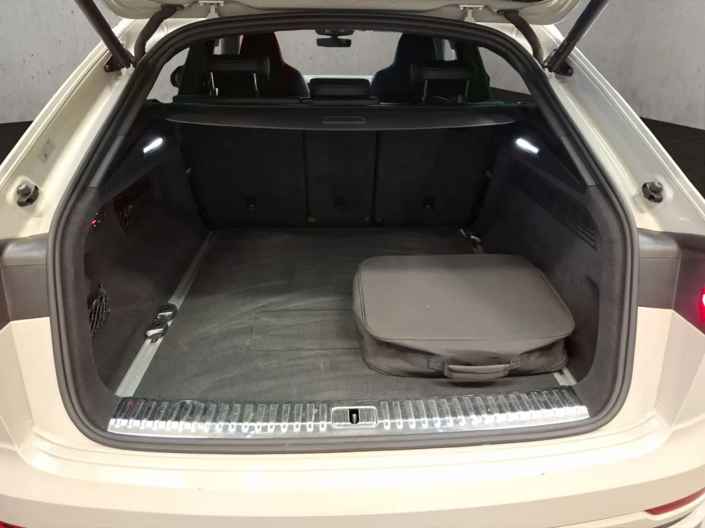 Q8 SUV TFSI e 55 e quattro 280(381) kW(PS) tiptr