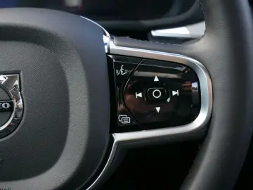 XC60 2.0 Plus Dark Recharge Plug-In Hybrid AWD