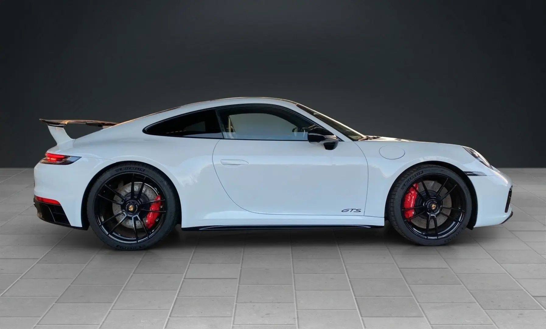 Porsche 992 911 Carrera 4 GTS COUPE