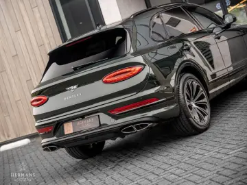 Bentayga 4.0 V8 / 1st Owner / Pano / HUD / Tow-B