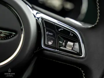Bentayga 4.0 V8 / 1st Owner / Pano / HUD / Tow-B