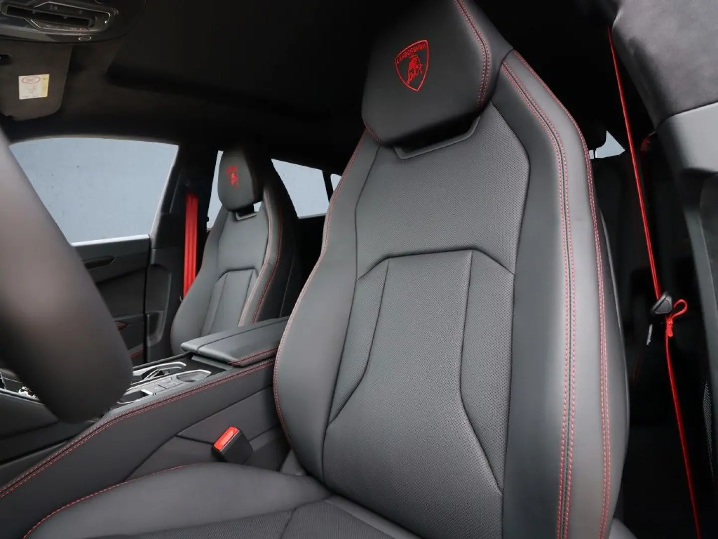 Urus S Sport 666 PS Akrapovic B & O Top Ausstatt