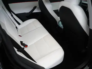 Model 3 Standard Range + *Highland*innen weiß*A