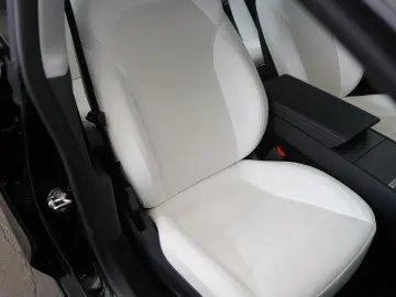 Model 3 Standard Range + *Highland*innen weiß*A
