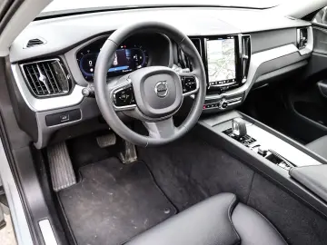 XC60 Plus Dark 2WD B4 Diesel EU6d digitales Cock