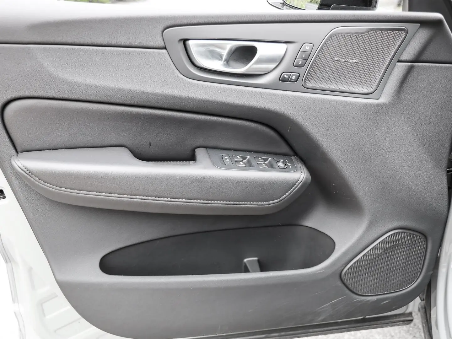 XC60 Plus Dark 2WD B4 Diesel EU6d digitales Cock