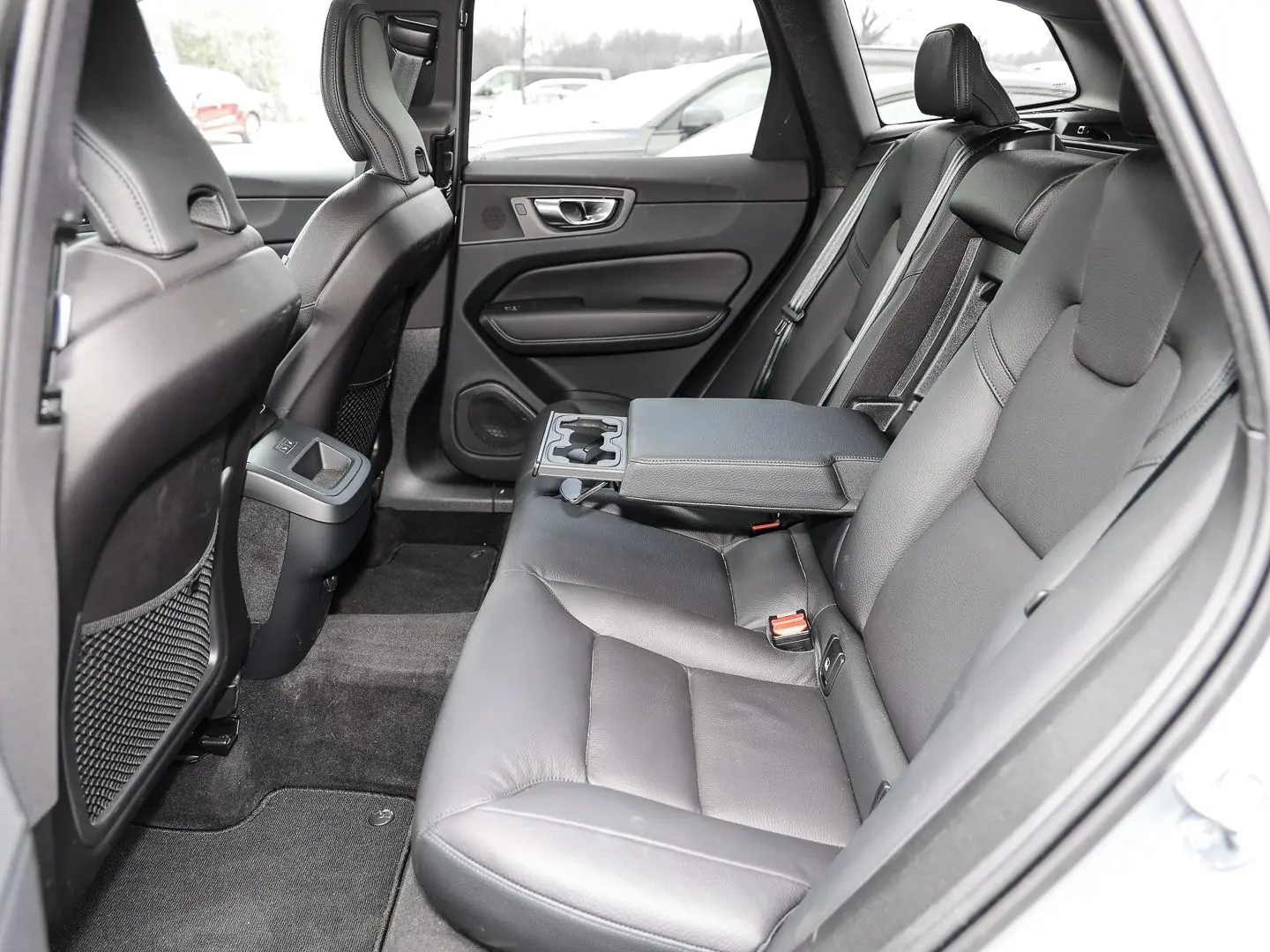 XC60 Plus Dark 2WD B4 Diesel EU6d digitales Cock