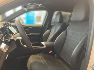 GLC 200 4M AMG-Line+Night+AHK+DISTRONIC+MBUX+LED