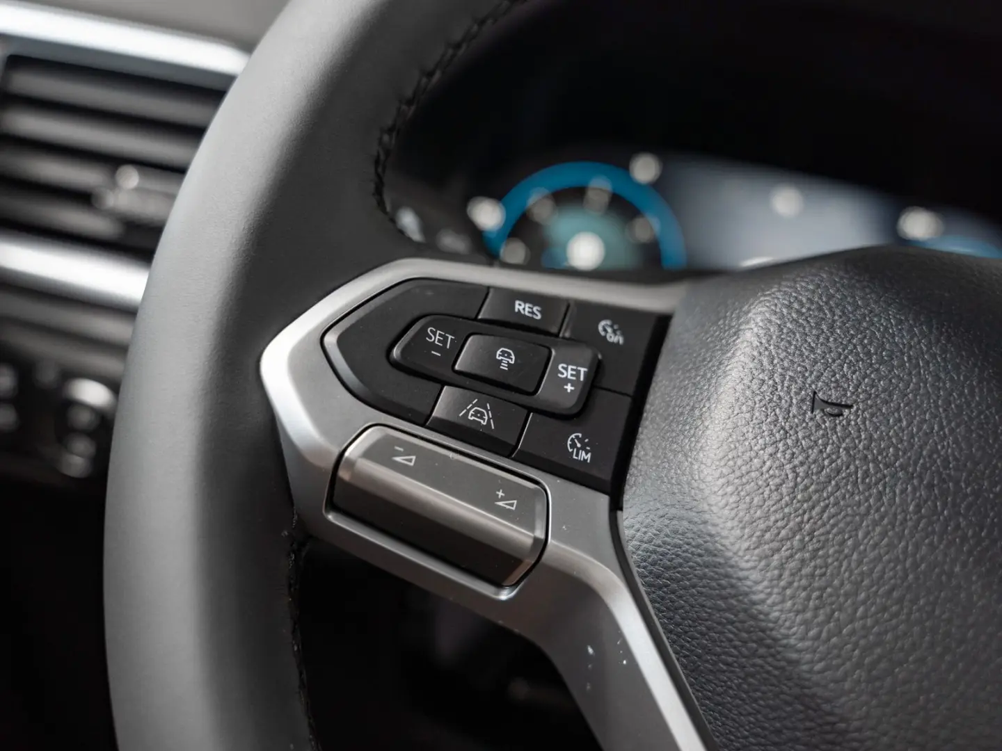 Amarok Style DC 177 kW 3.0 TDI 4Motion p ACC LM