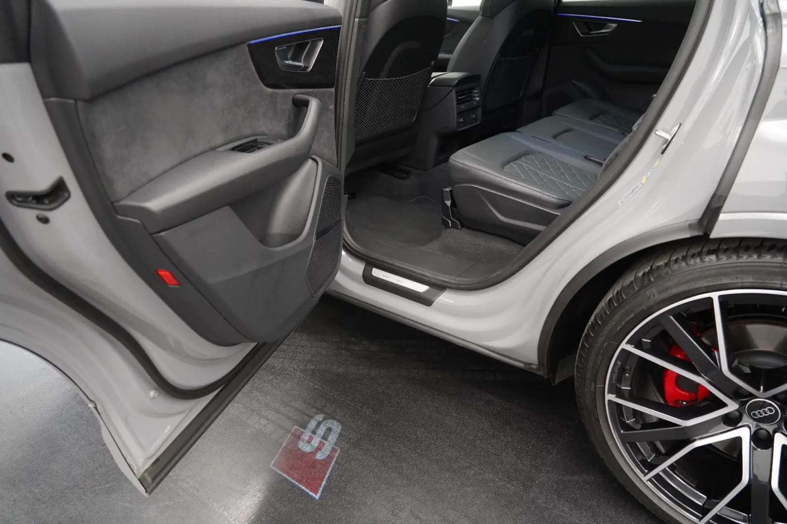 SQ7 V8 Competition plus*PANO*MatrixLED*Valcona*