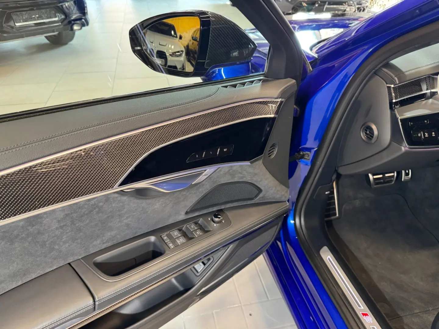 S8 4.0 TFSI quattro MATRIX~CARBON~HEADUP~360~B&O