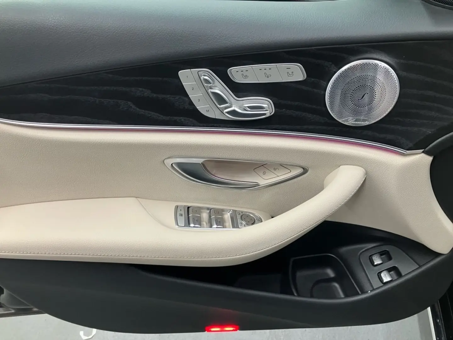 E 400 d T 4Matic HUD+360°+PANO+AHK+BURMESTER