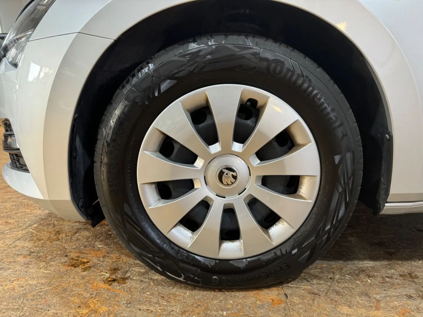 Superb Combi Active 1.5 TSI DSG/PDC/GRA/NAVI