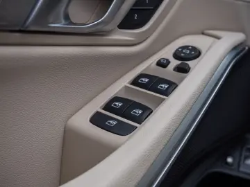 330e xDrive Luxury Line LASER+HUD+NAVI+LEDER+MEM