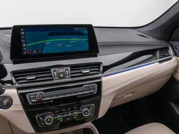 X1 xD20i xLine Kamera HUD DAB HiFi Komfort Sport