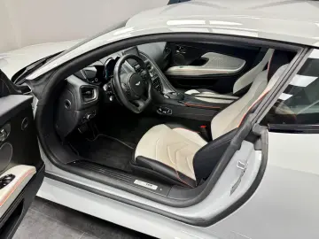 DBS Sportcoupé725PS Superleggera