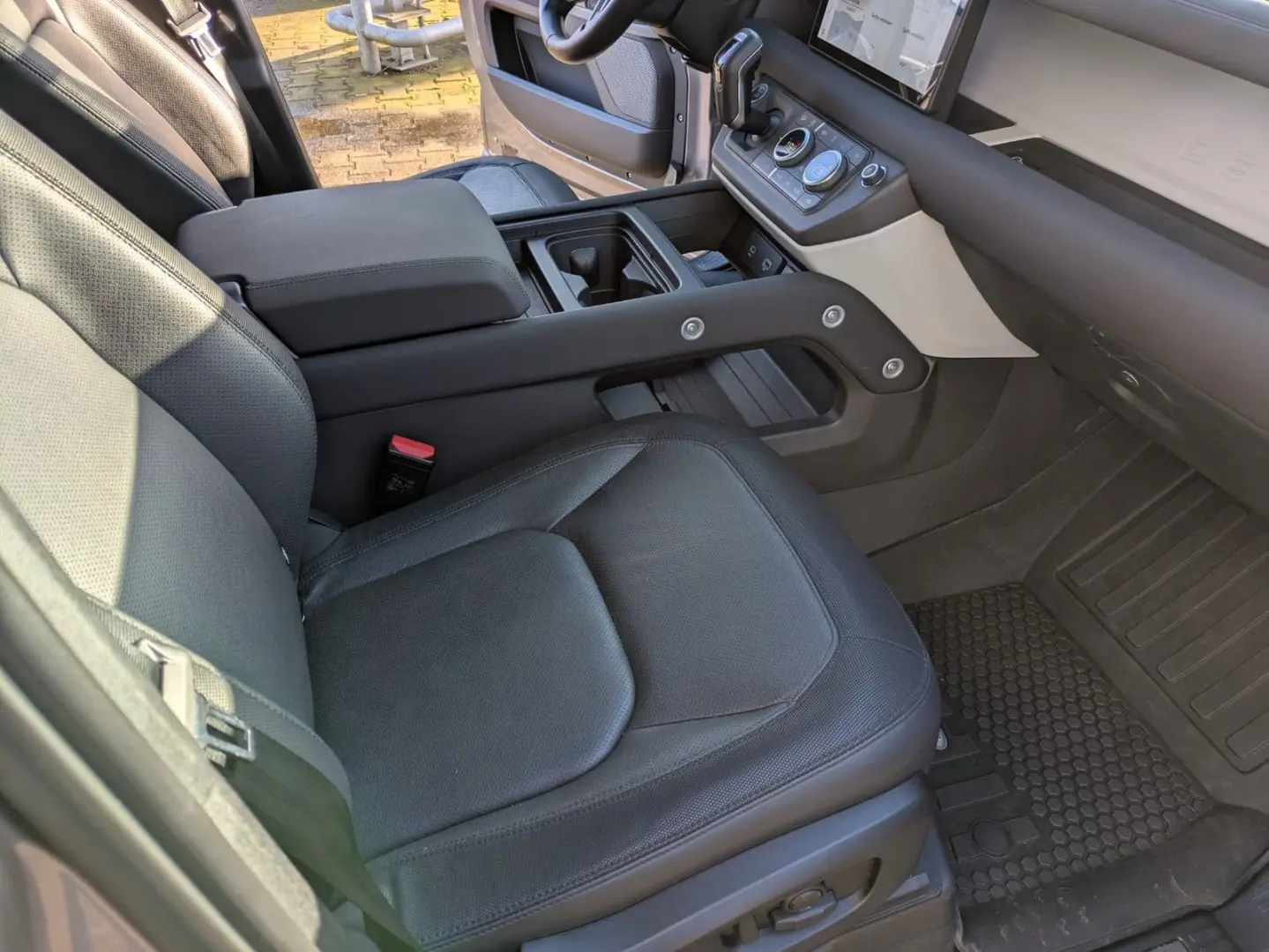 Defender 110 X-Dynamic SE AHK STANDHZG LED ALEXA