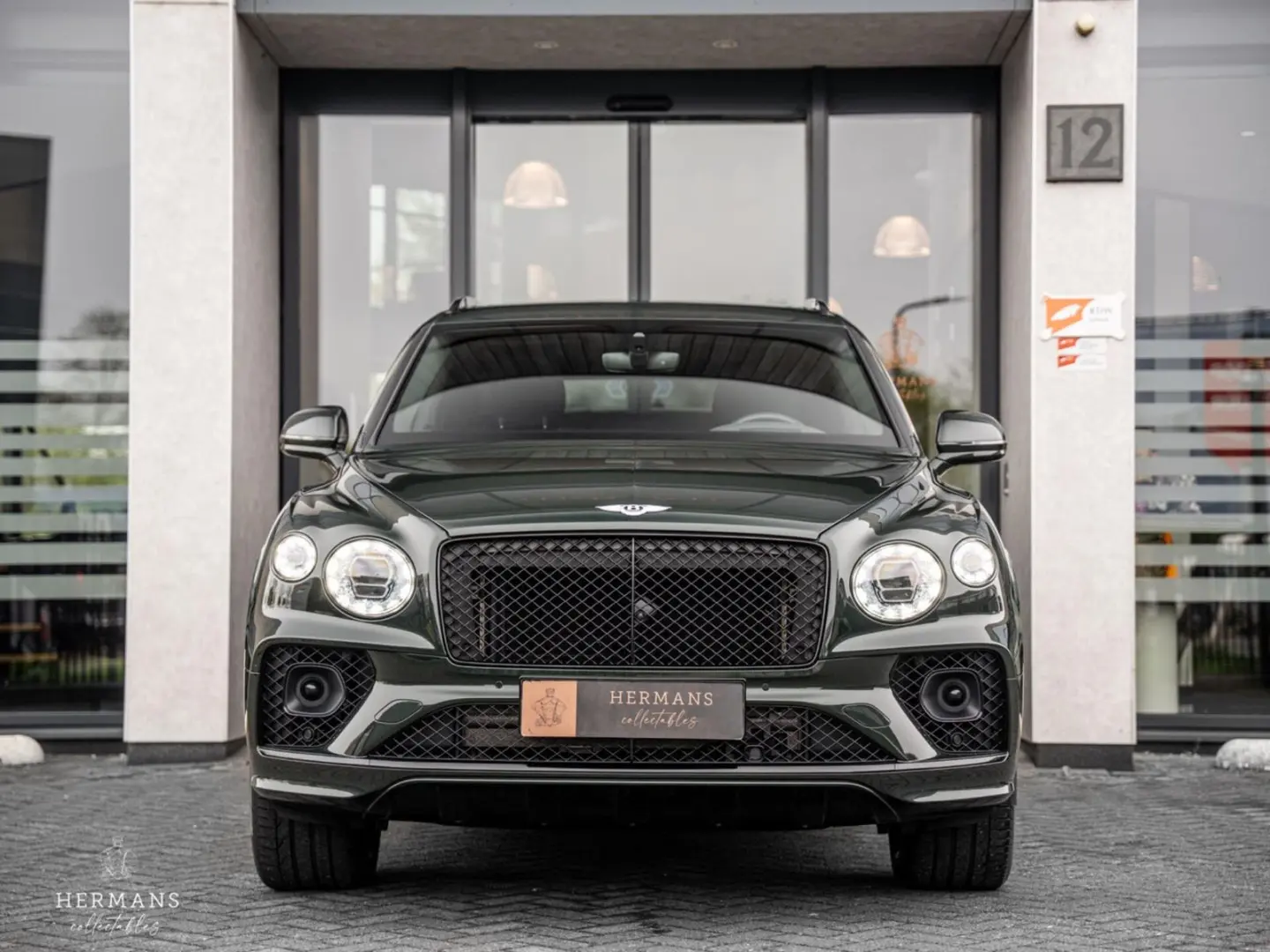 Bentayga 4.0 V8 / 1st Owner / Pano / HUD / Tow-B