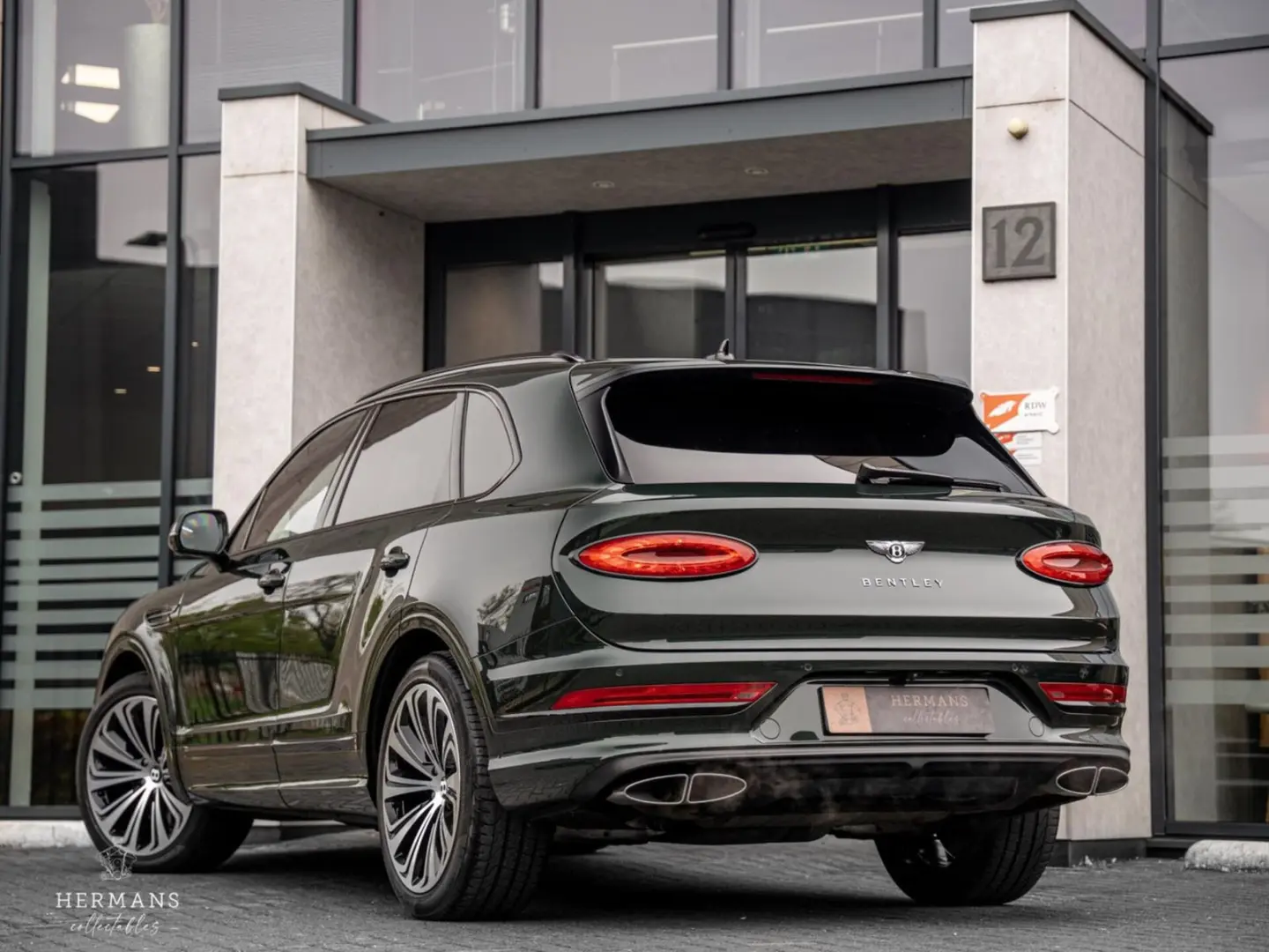Bentayga 4.0 V8 / 1st Owner / Pano / HUD / Tow-B