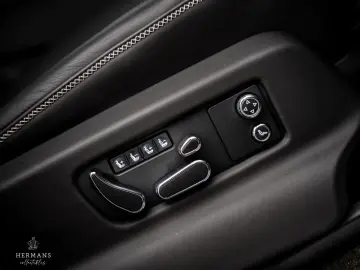 Bentayga 4.0 V8 / 1st Owner / Pano / HUD / Tow-B
