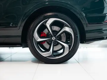 Bentayga V8 S | Rear Entertainment | Touring Spe