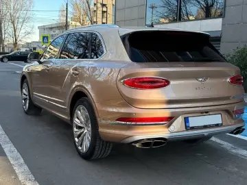 Bentayga 4.0 V8 EWB Azure First Azure Business