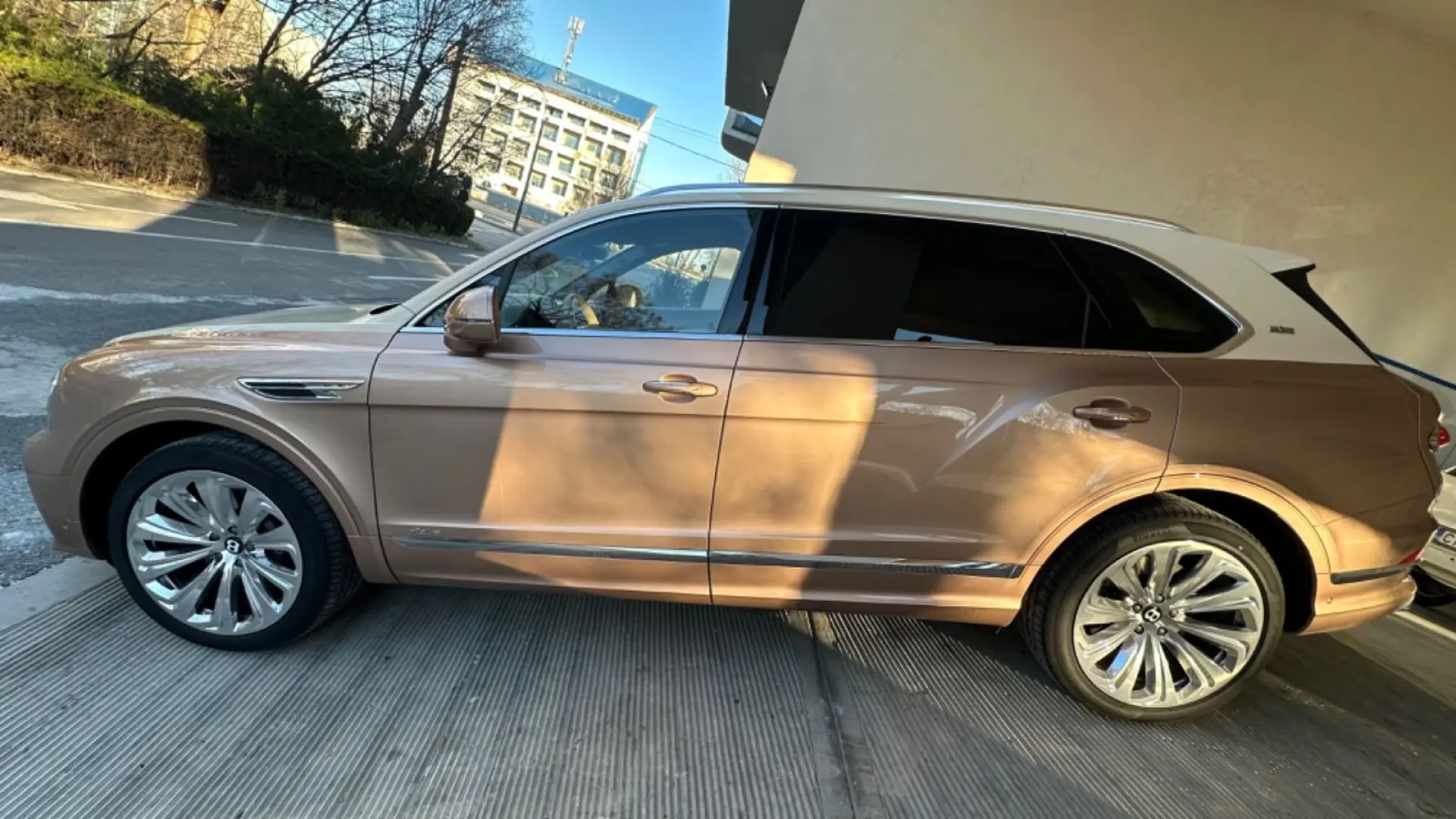 Bentayga 4.0 V8 EWB Azure First Azure Business