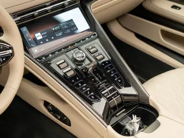 ASTON MARTIN DB12 VOLANTE