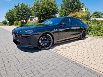 M760e xDrive Limousine