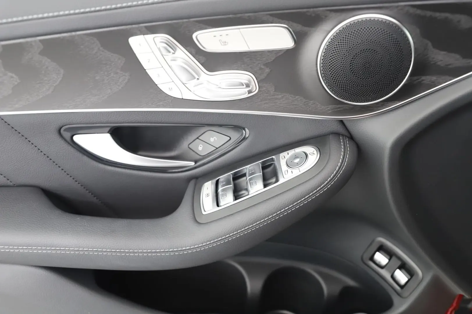 GLC 300 e 4M Coupé AMG Line 2x+MBUX+LED+Distr+20