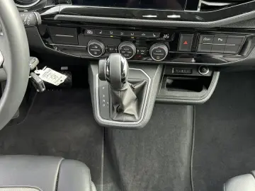 T6.1 Multivan 2.0 TDI DSG NAV+LED+ACC+CARPLAY+PP