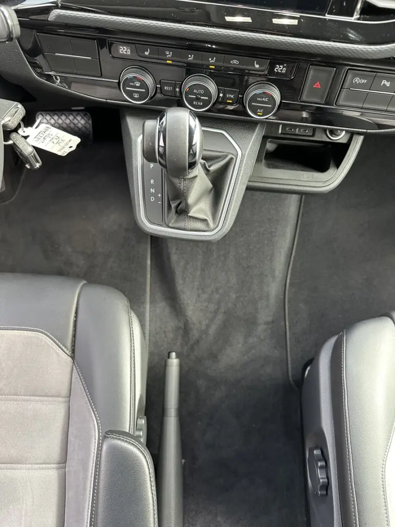 T6.1 Multivan 2.0 TDI DSG NAV+LED+ACC+CARPLAY+PP