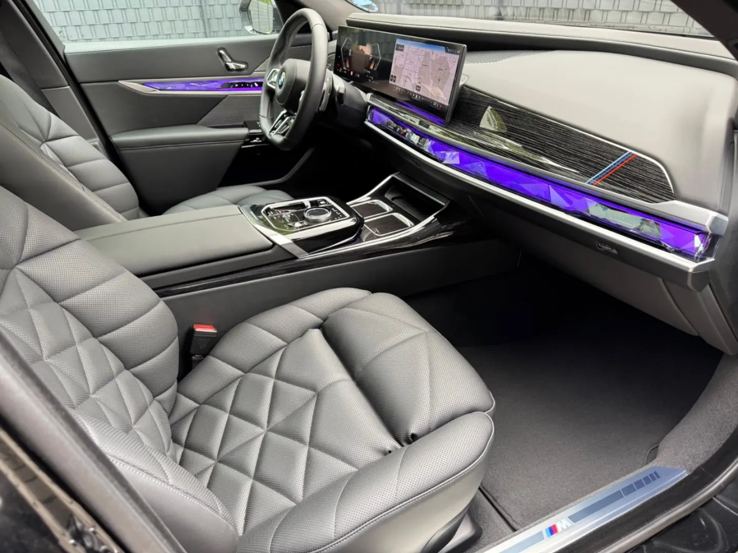 740d xD M-Sport SkyLounge*TV*SoftClos*B&W*21Zoll