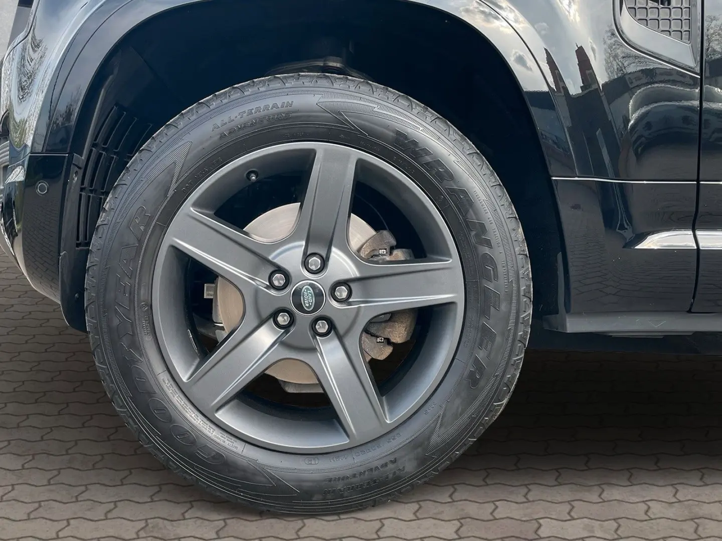 Defender 110 D200 X-Dynamic SE AHK