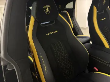 Urus Performante AKRAPOVIC*H.UP*PANO*CARBON