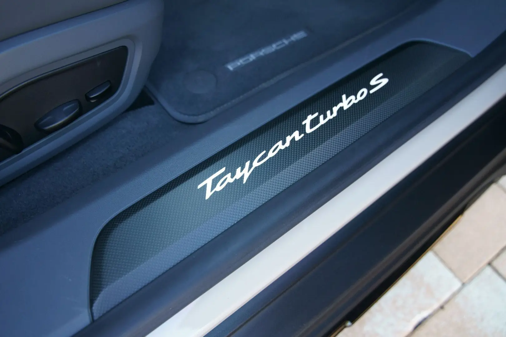 Taycan Cross Turismo Turbo S *FULL-SPEC*