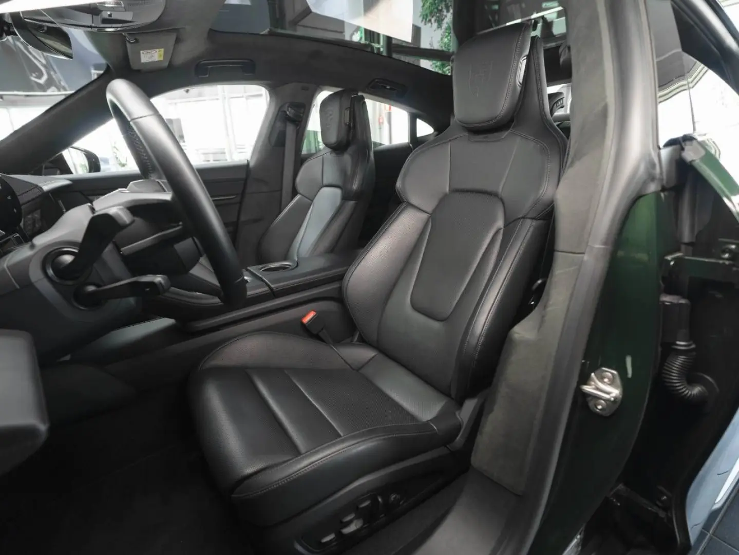 Porsche Taycan 320kW / 435hp 