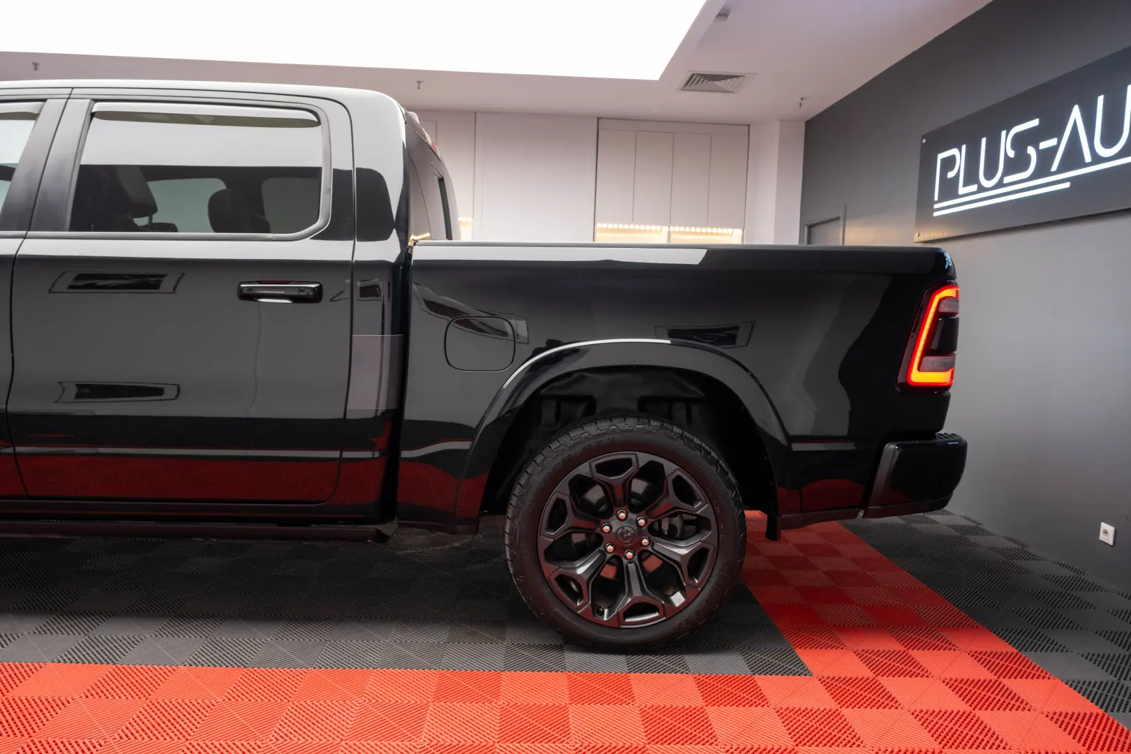 DODGE RAM 1500 LARAMIE