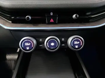 SUPERB 2.0 TDI DSG LK 4X4 NAVI LED LEDER ACC HEA
