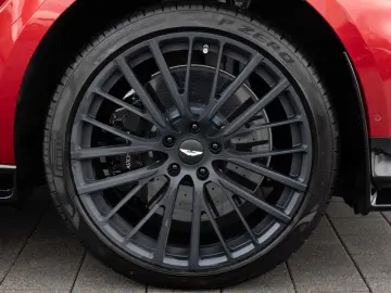 DBX 707 V8 4x4