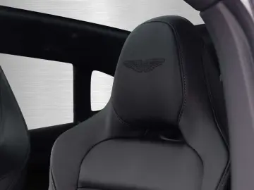 DBX 707 V8 4x4