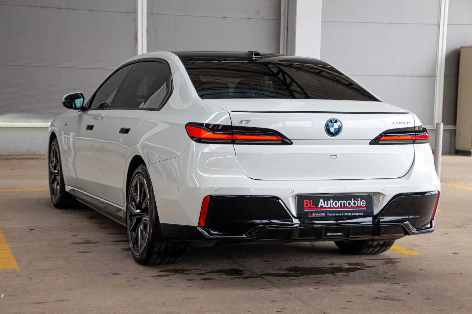 BMW i7 M60