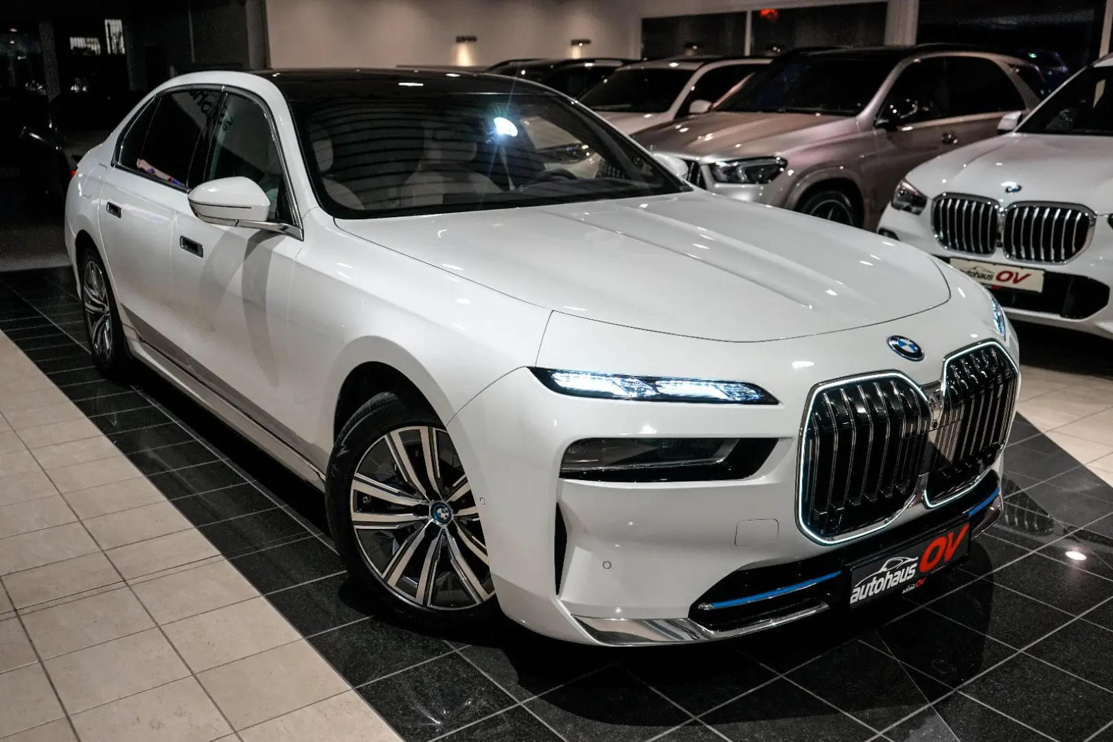 BMW i7 xDrive 60 *Theatre Screen